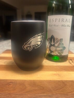 Black Insulated Philadelphia Eagles 16 oz. Wine Tumbler-unused